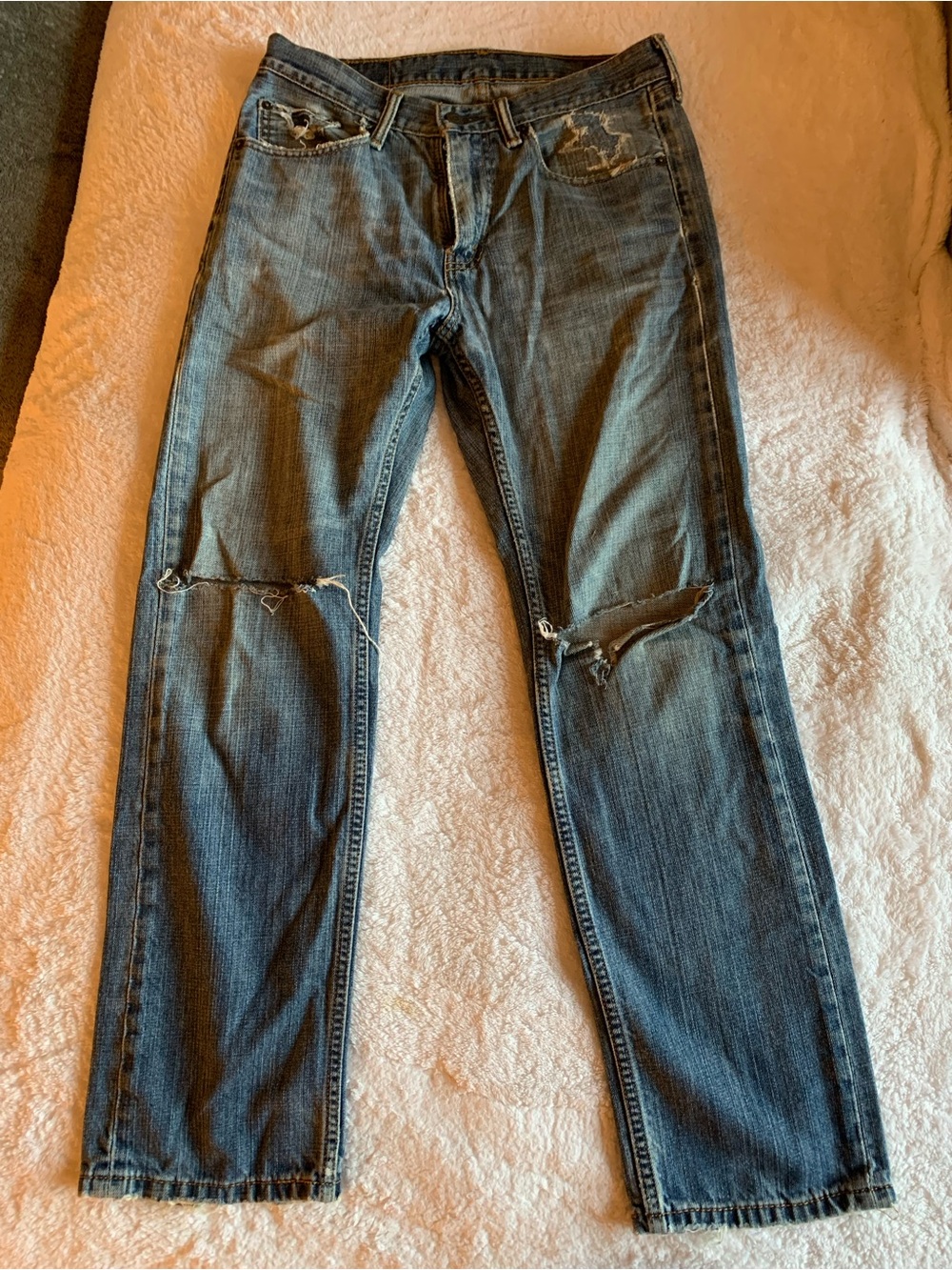 Vintage Levi's Distressed Straight Leg Jeans Medium Wash